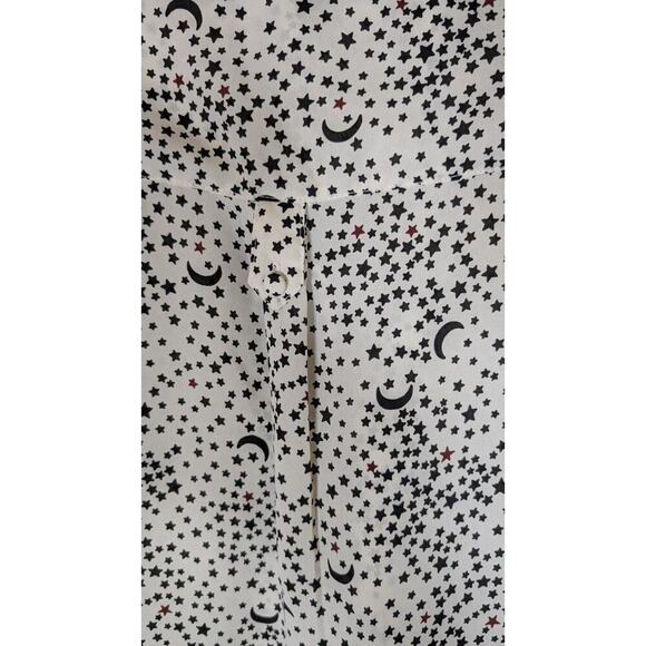 Torrid Harper Georgette White Black/Red Stars 3/4 Sleeve V-neck Top 3X - Picture 5 of 8